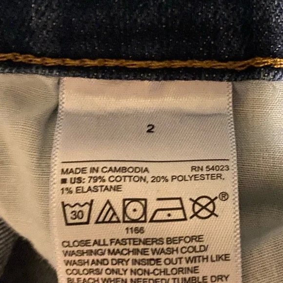 Old Navy Dark Jean Shorts - Picture 3 of 3